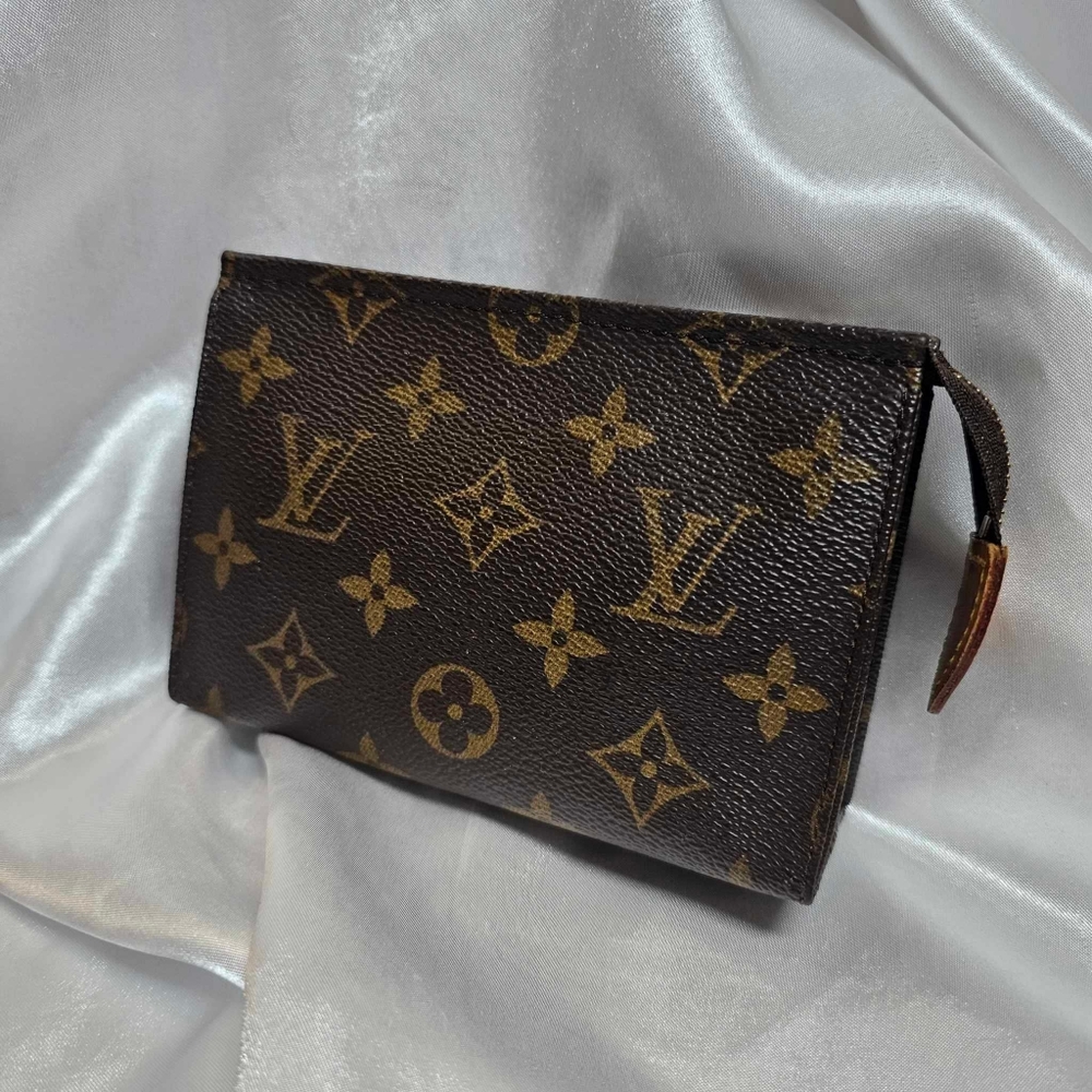 Louis vuitton toiletry 15 bag